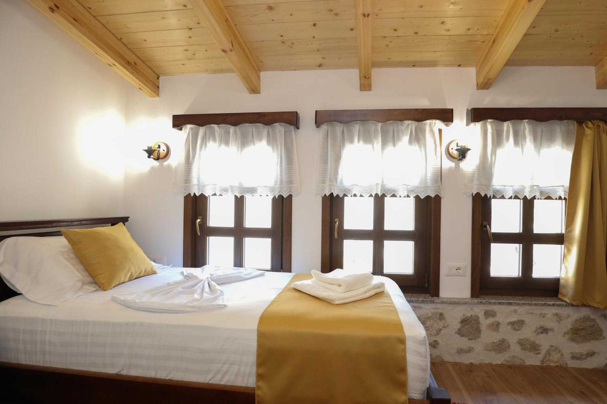 ホテル The House Of Dollma , Inside Kruja Castle エクステリア 写真