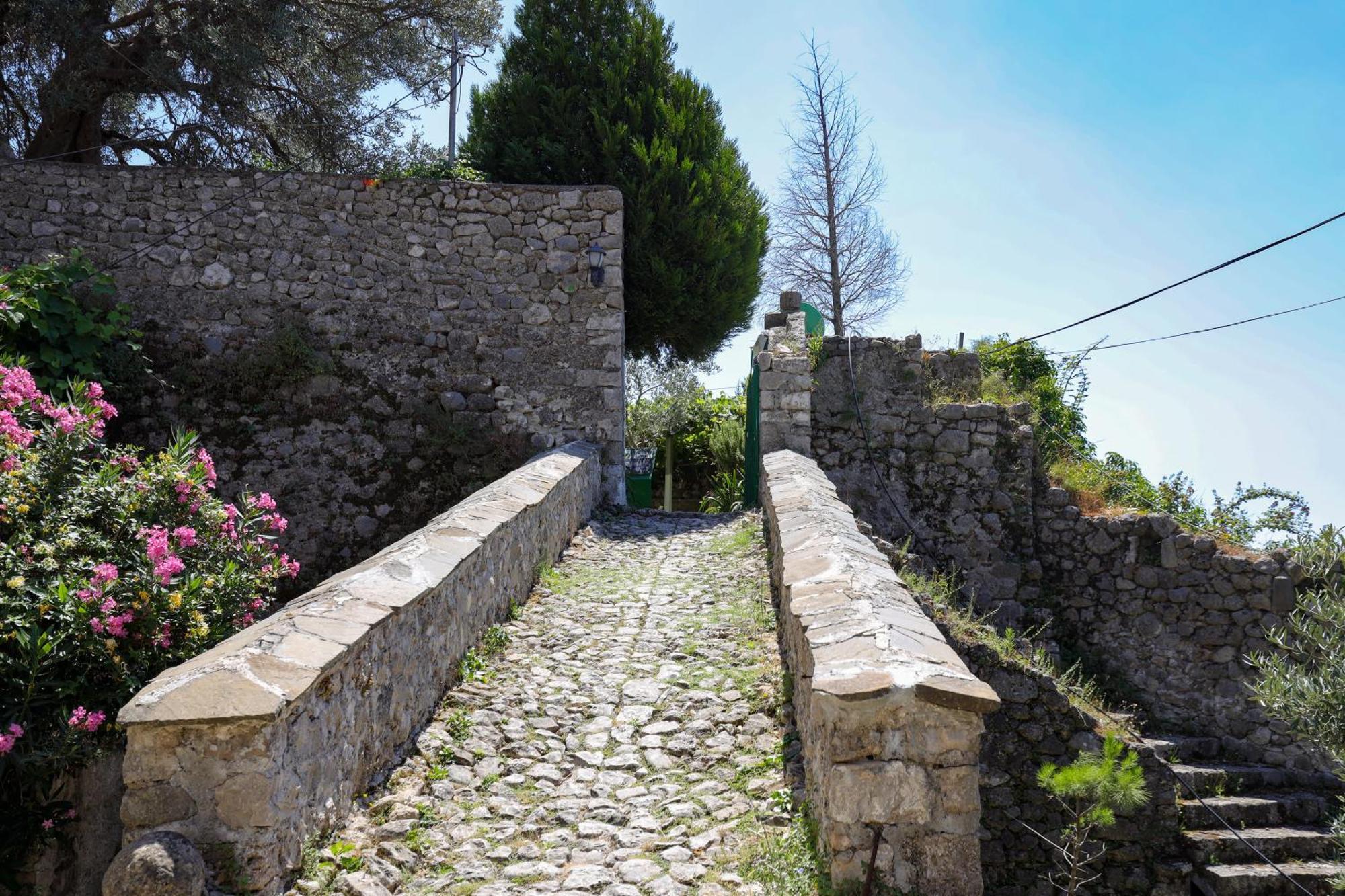 ホテル The House Of Dollma , Inside Kruja Castle エクステリア 写真