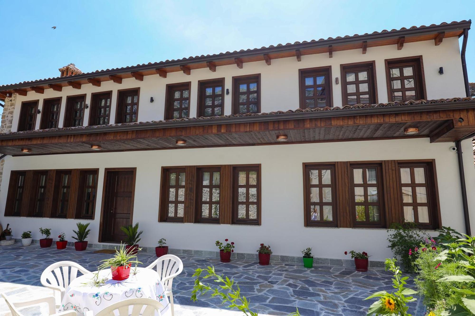 ホテル The House Of Dollma , Inside Kruja Castle エクステリア 写真