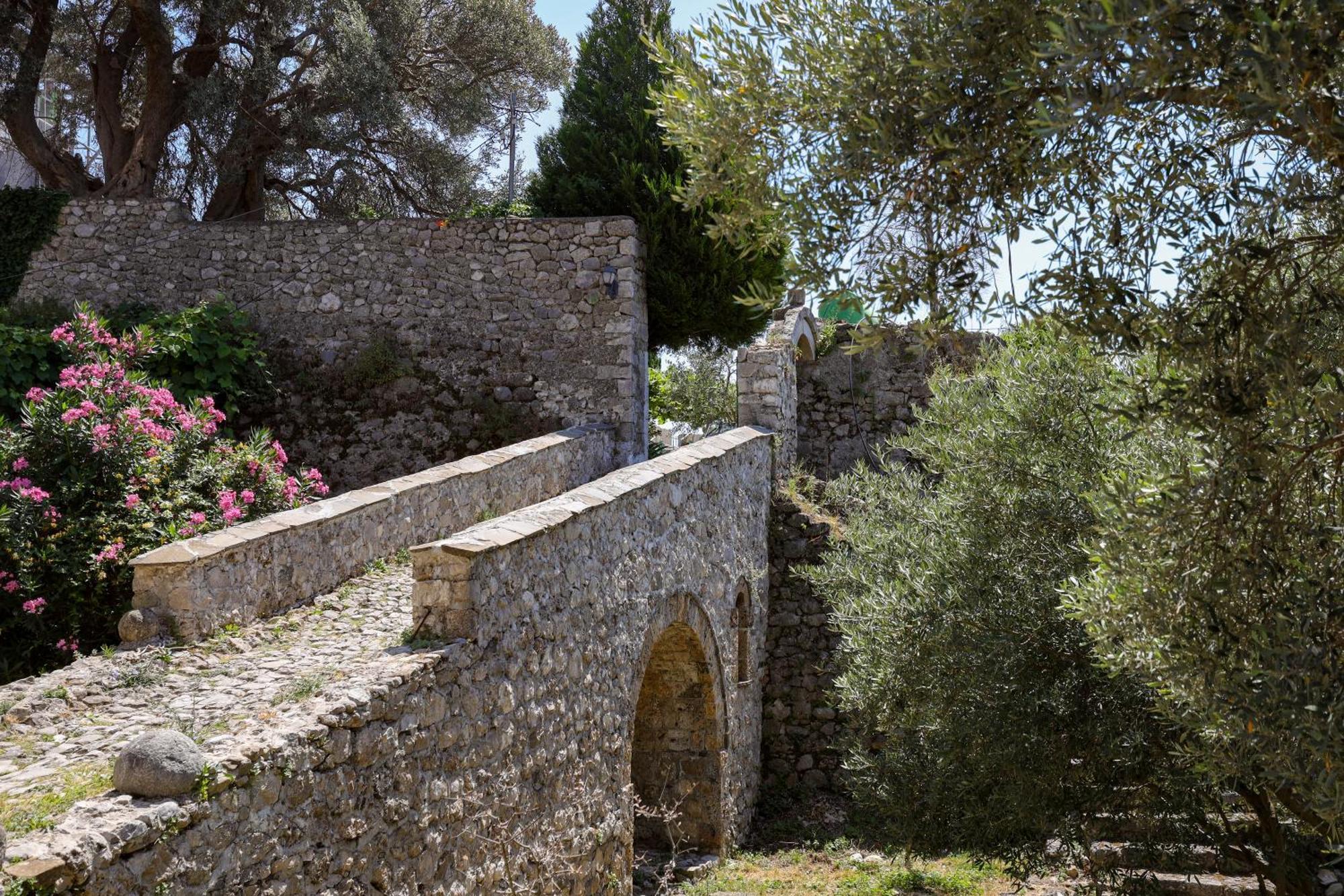 ホテル The House Of Dollma , Inside Kruja Castle エクステリア 写真
