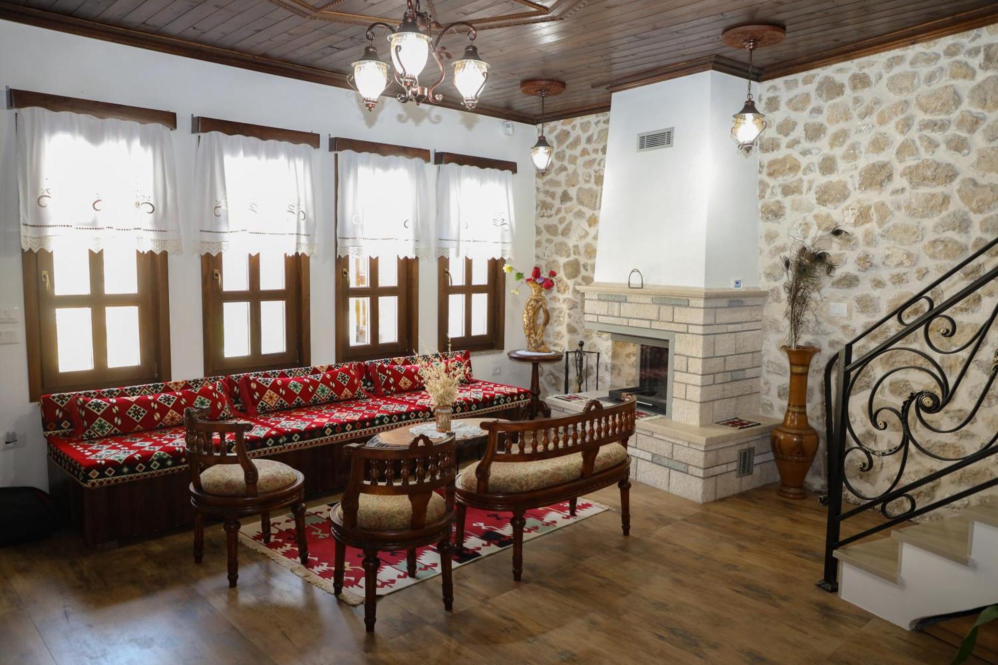 ホテル The House Of Dollma , Inside Kruja Castle エクステリア 写真
